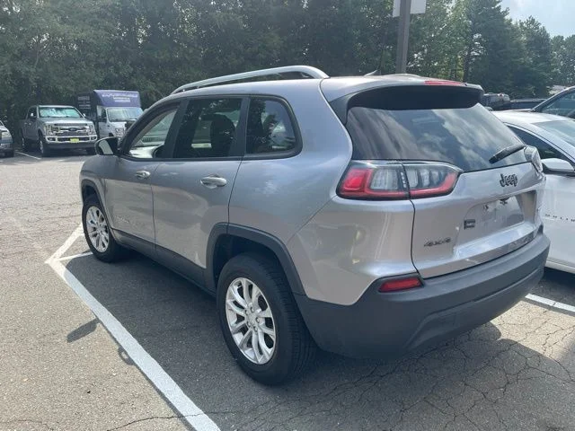 Used 2020 Silver Jeep Latitude image 3