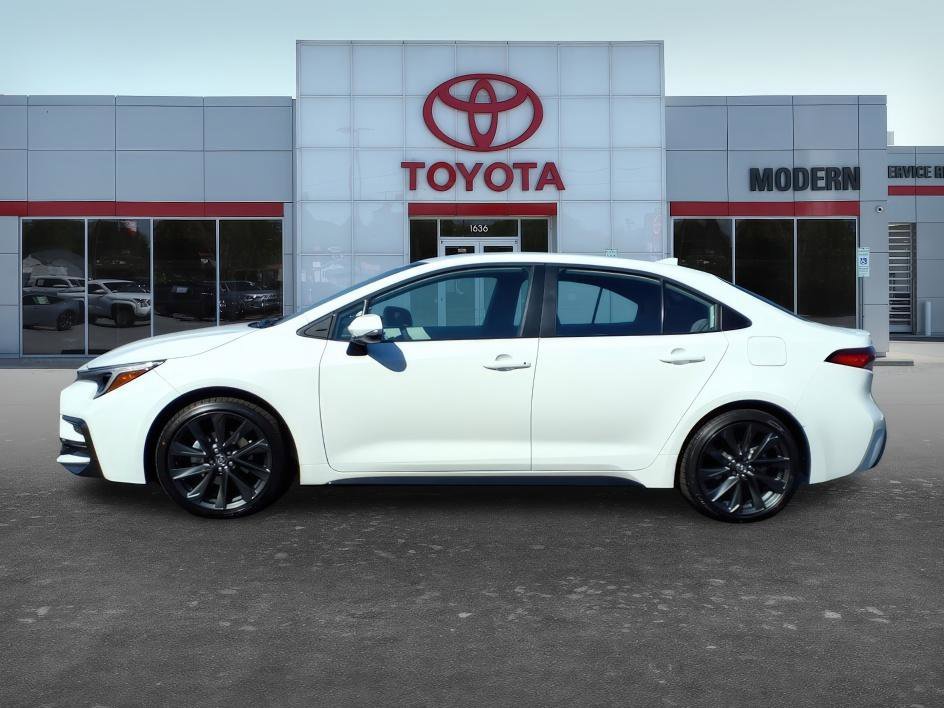 Used 2026 Ice Cap Toyota SE image 2
