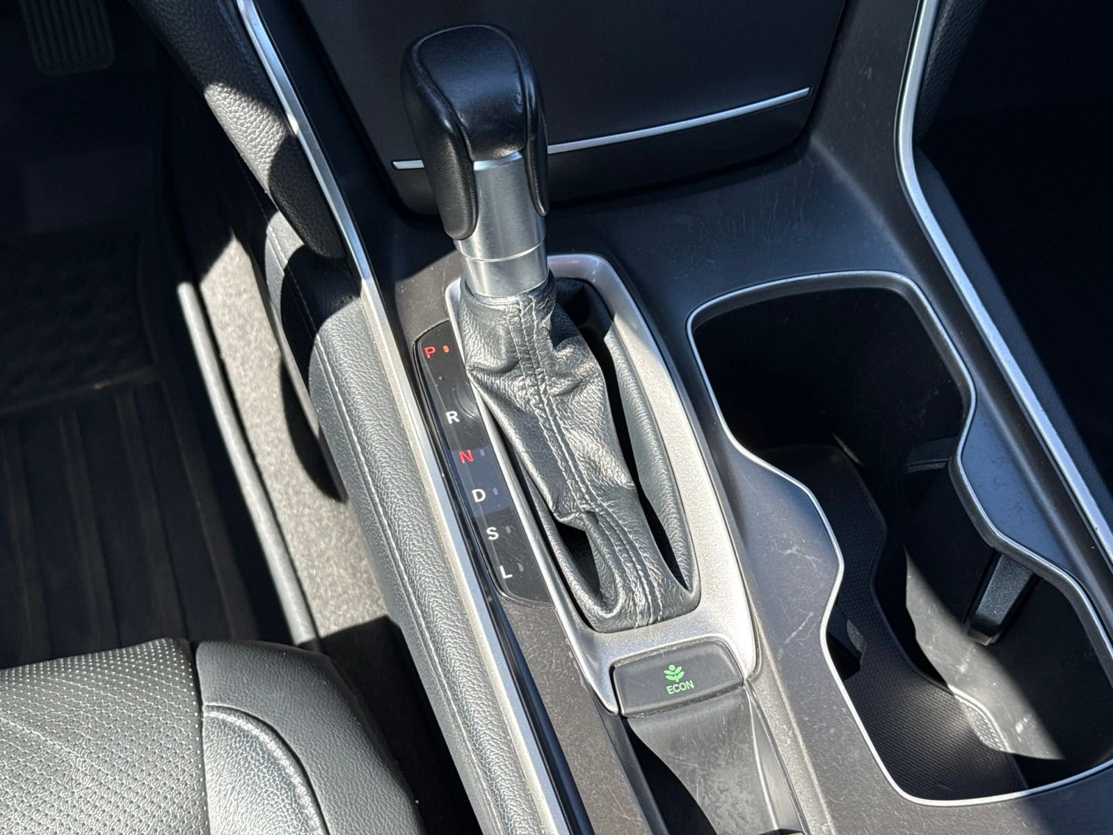 Used 2018 White Honda EX-L image 21