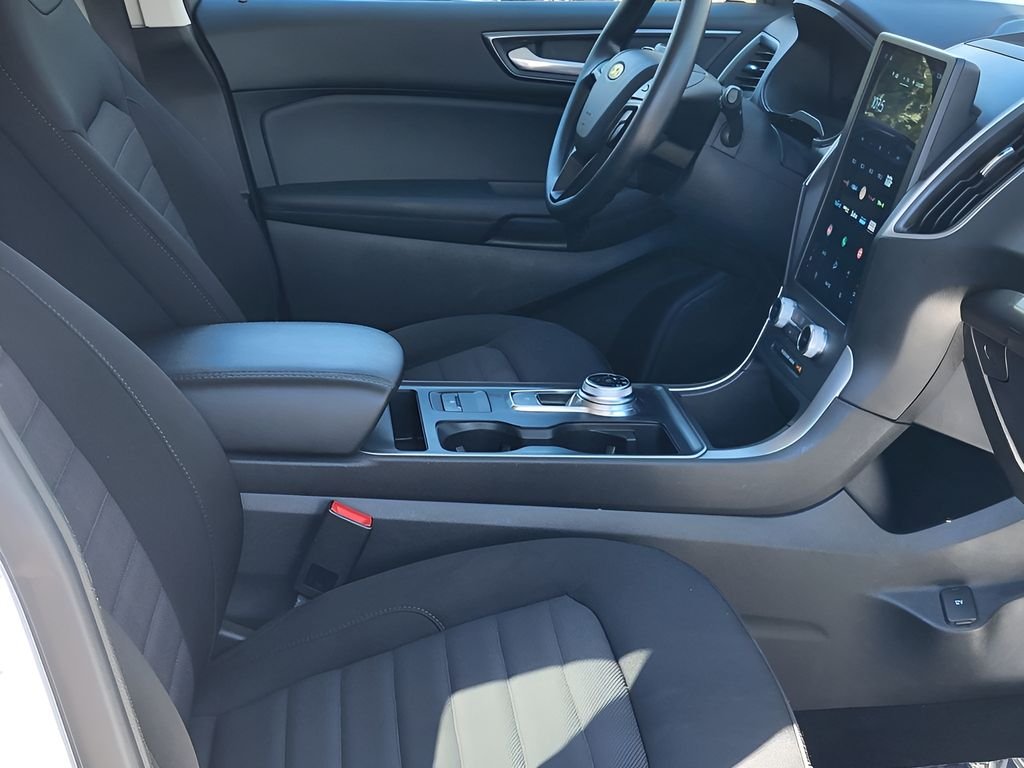 Used 2022 Oxford White Ford SE image 10