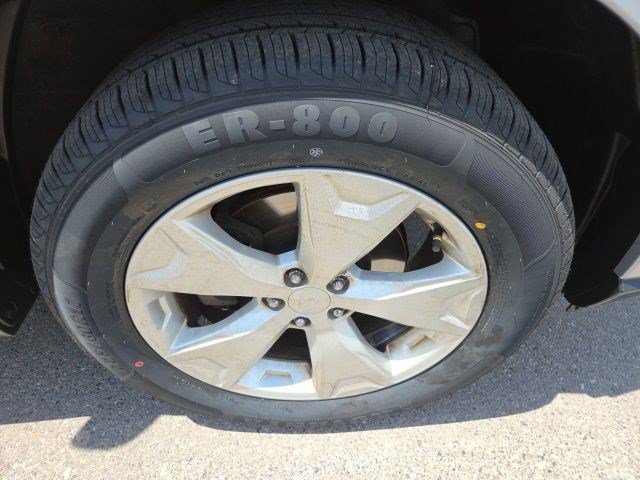 Used 2015 Ice Silver Metallic Subaru 2.5i image 22