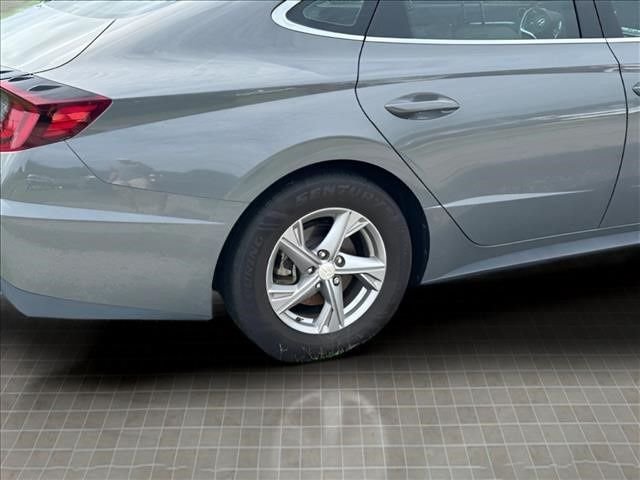 Used 2023 Gray Hyundai SE image 13