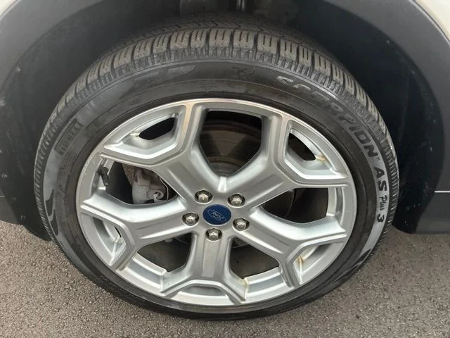 Used 2019 White Platinum Tri-Coat Metallic Ford Titanium image 13