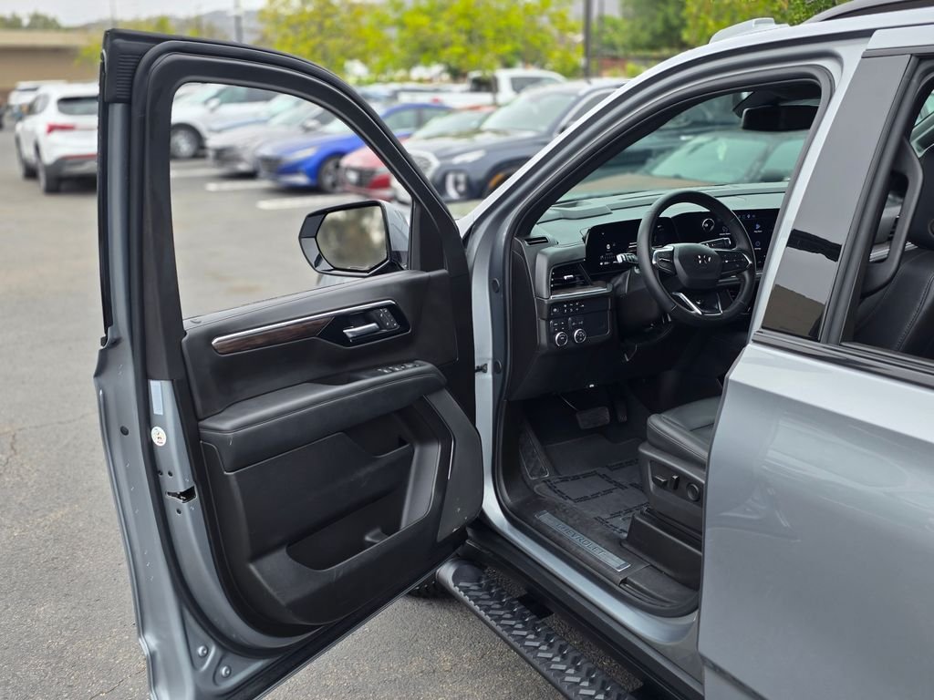 2025 Chevrolet Suburban Z71 - Photo 42