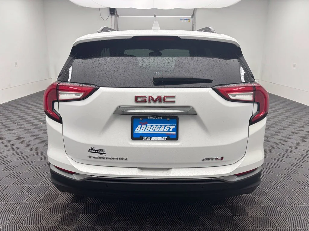 Used 2022 White GMC AT4 image 9