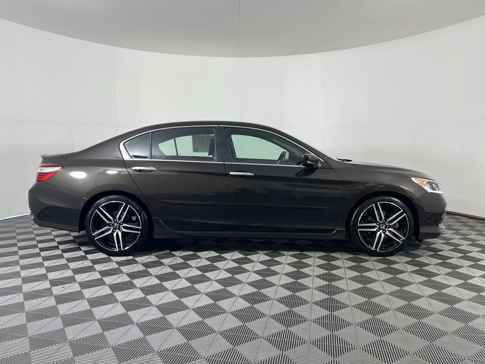 Used 2017 Kona Coffee Metallic Honda Sport SE image 2