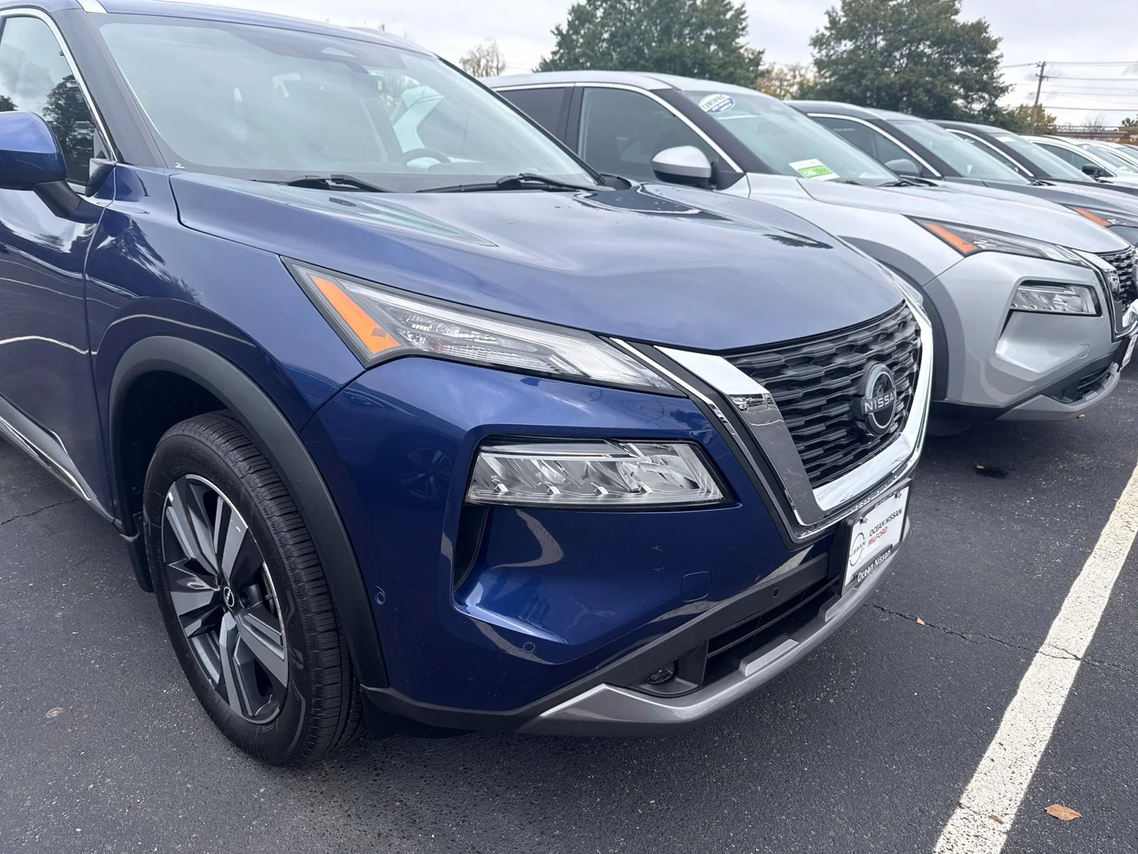 Certified Used 2022 Caspian Blue Metallic Nissan SL image 13