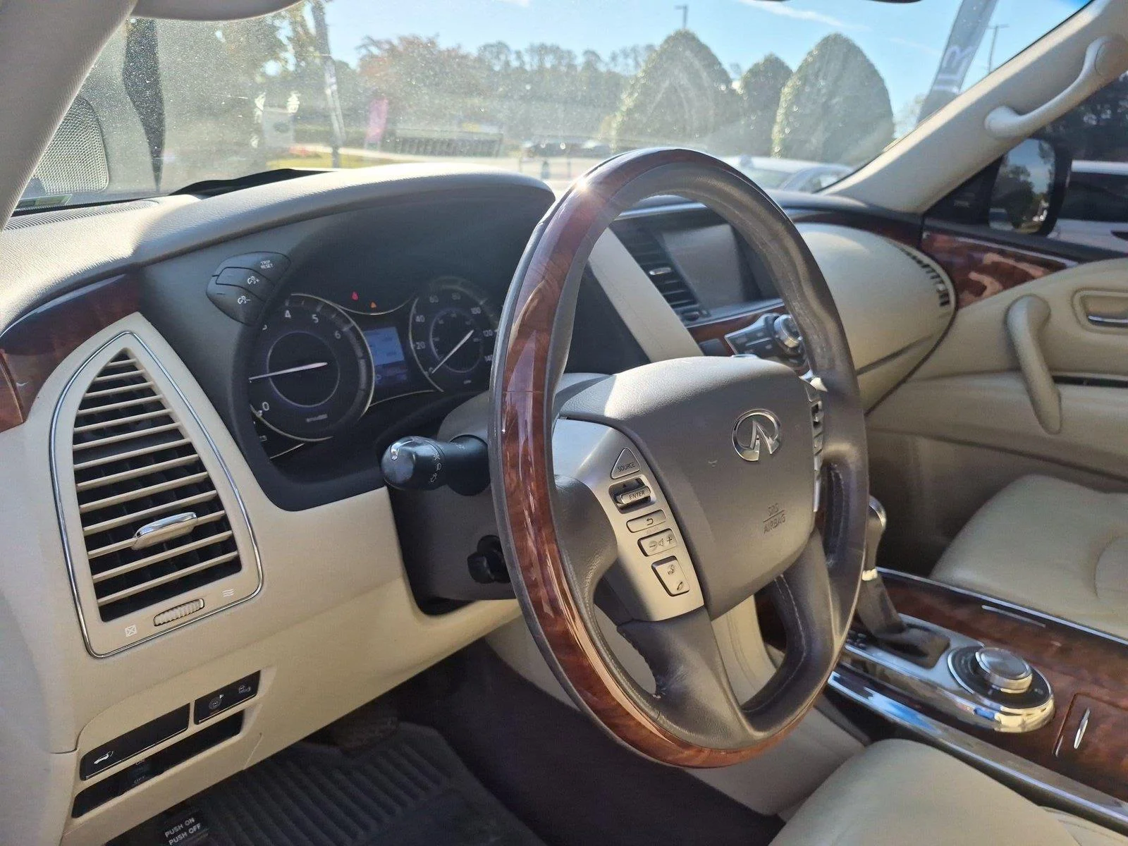 Used 2017 Majestic White INFINITI  image 17