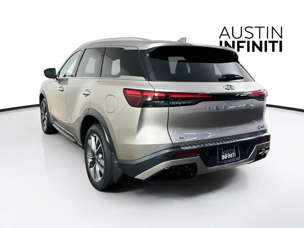 Certified Used 2023 Titanium INFINITI LUXE image 7