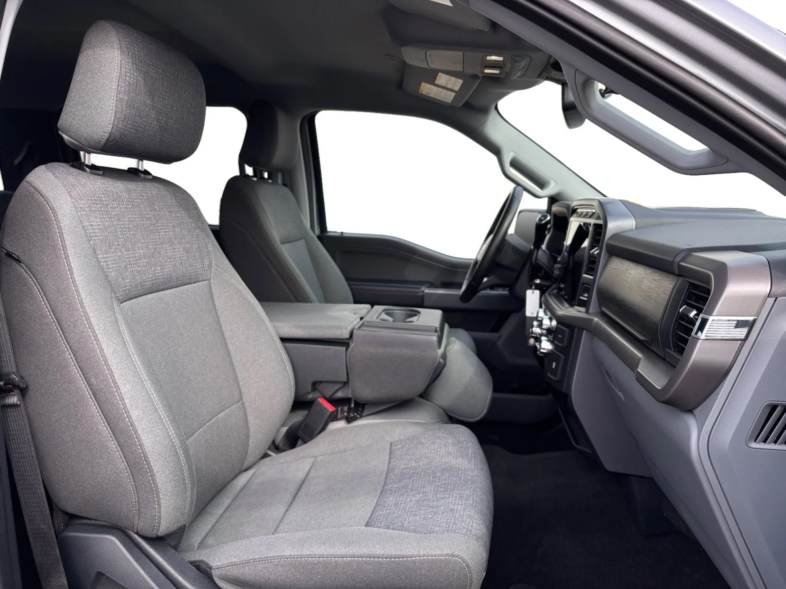 Used 2024 Silver Ford XLT * Available Until Exported to USA * image 17