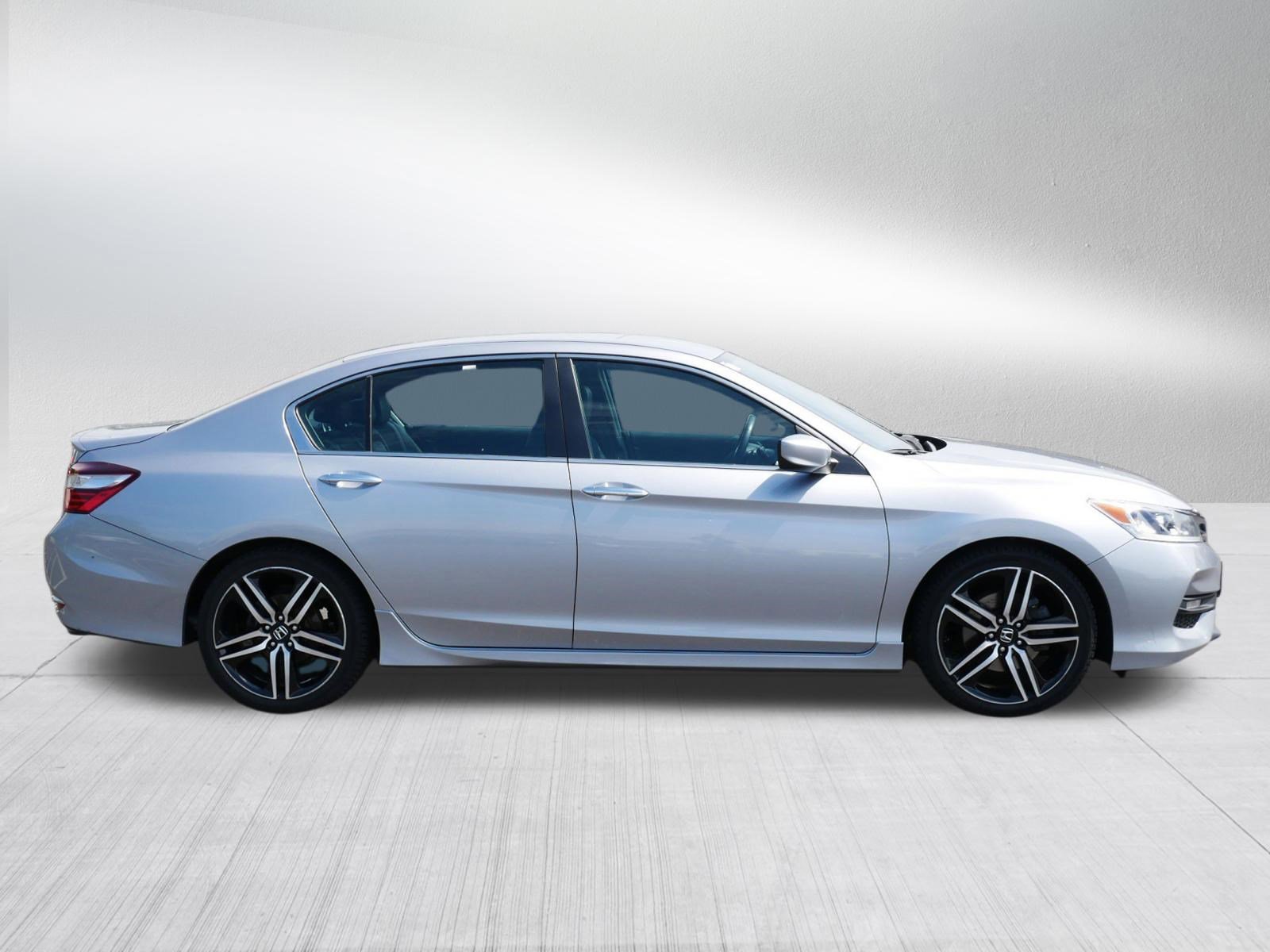 Used 2016 Lunar Silver Metallic Honda Sport image 8