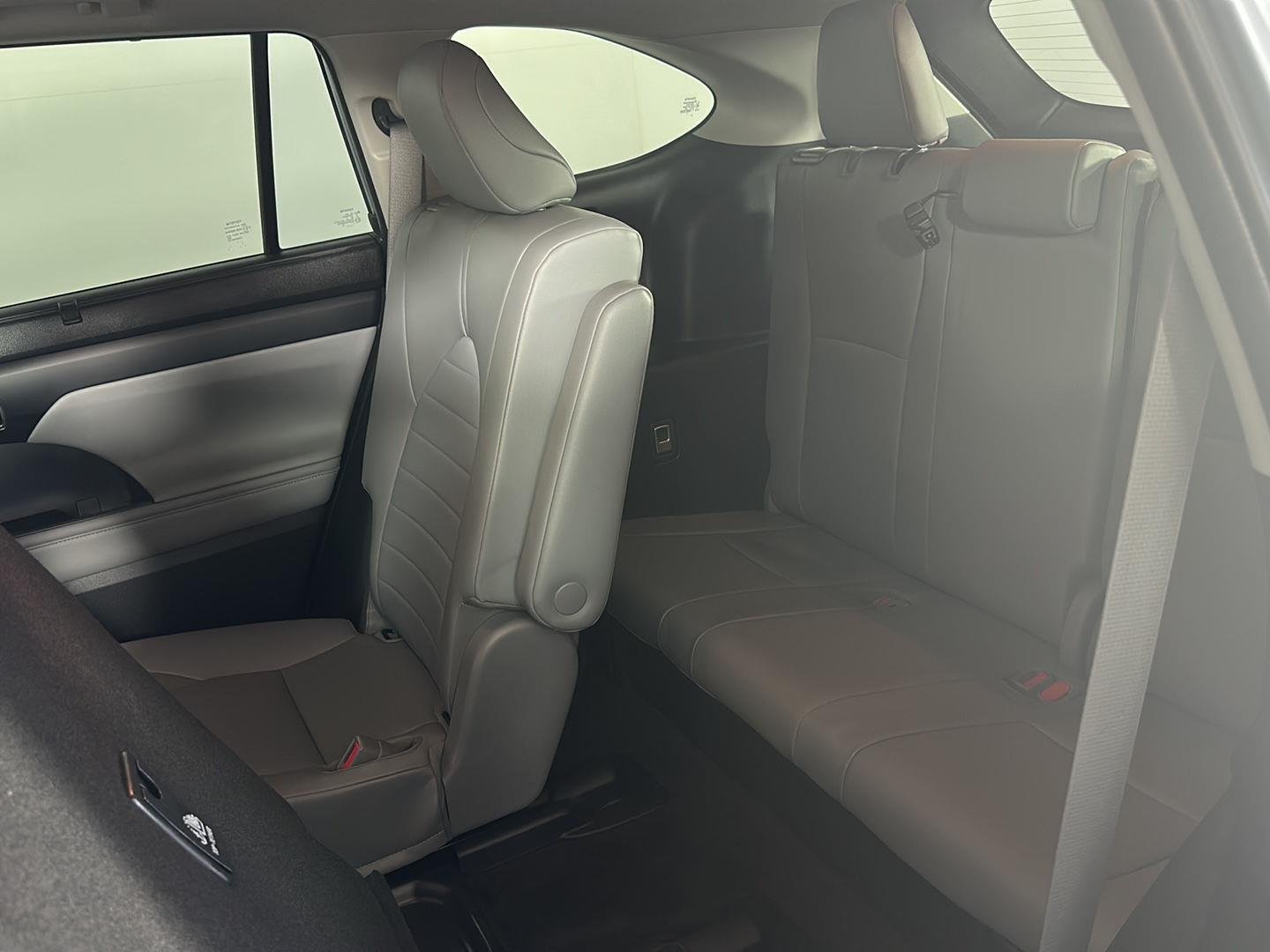 Used 2023 Moon Dust Toyota XLE image 23