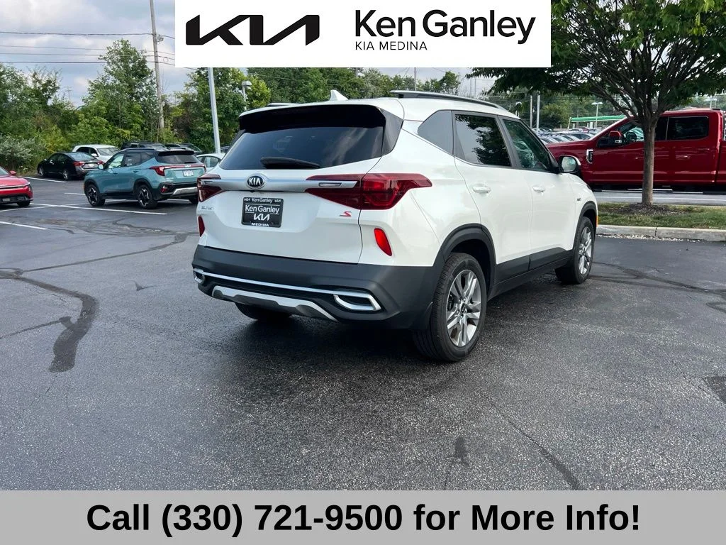Used 2021 White Kia S image 8