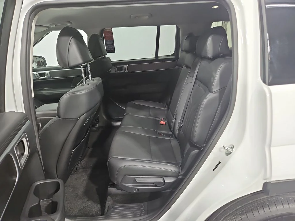 Used 2025 White Hyundai SEL image 25