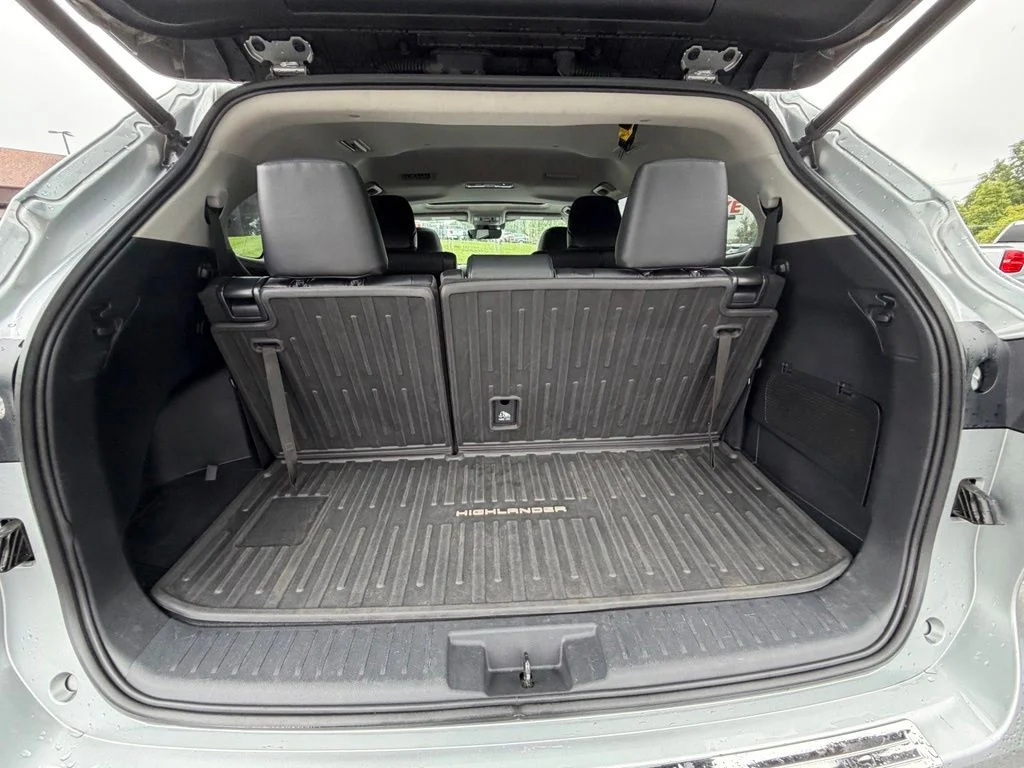 Used 2021 Silver Toyota XLE image 46