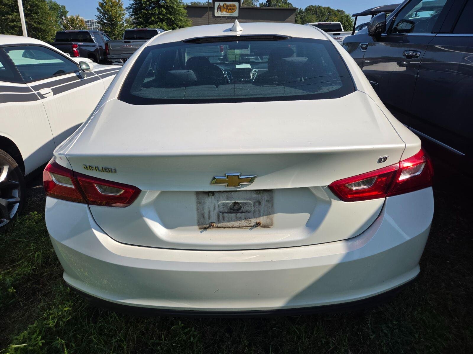 Used 2017 IRIDESCENT PEARL TRICOAT Chevrolet LT image 5