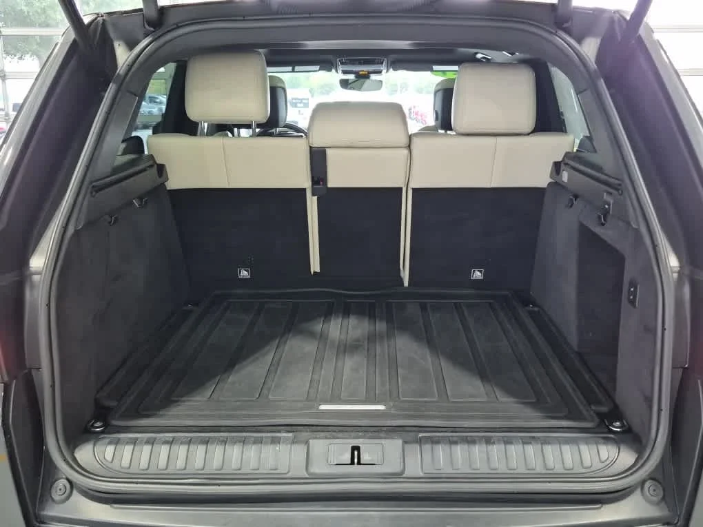 Used 2021 Ligurian Black Land Rover HSE Dynamic image 21