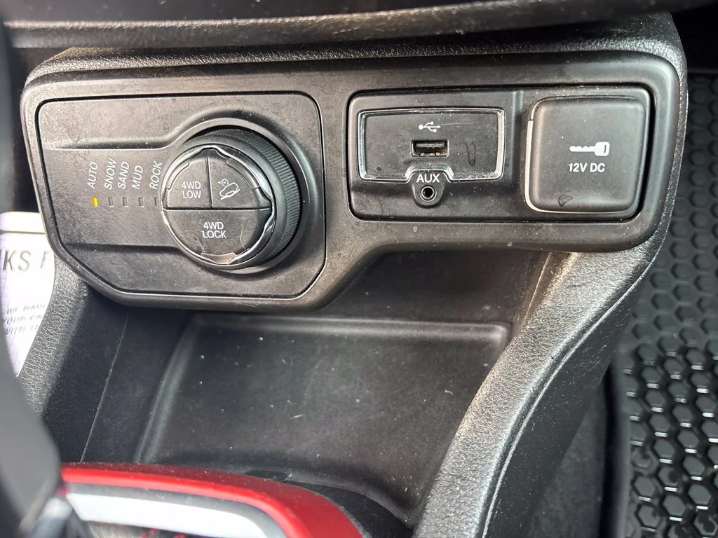 Used 2019 White Jeep Trailhawk image 18