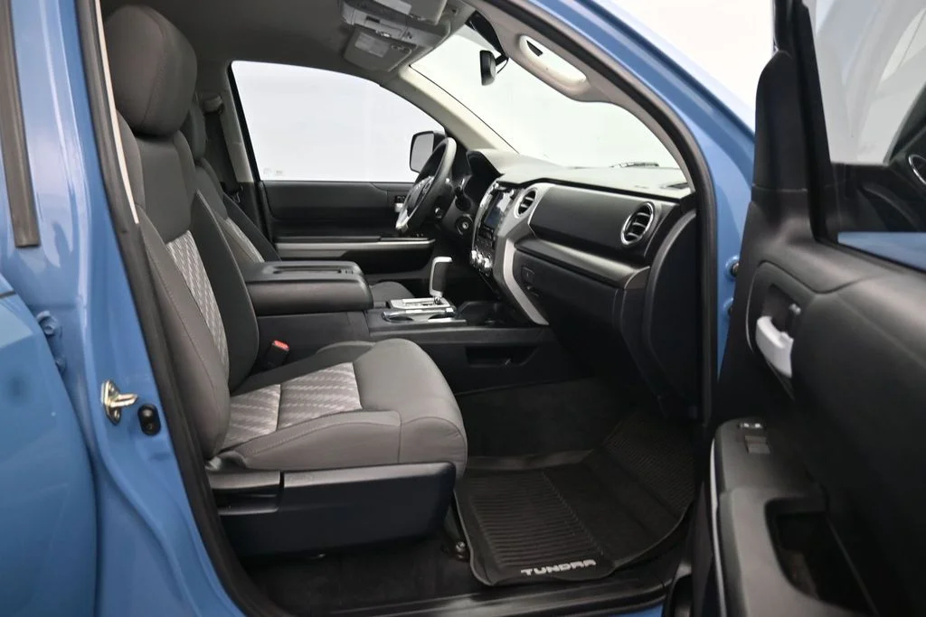 Used 2020 Blue Toyota SR5 image 12