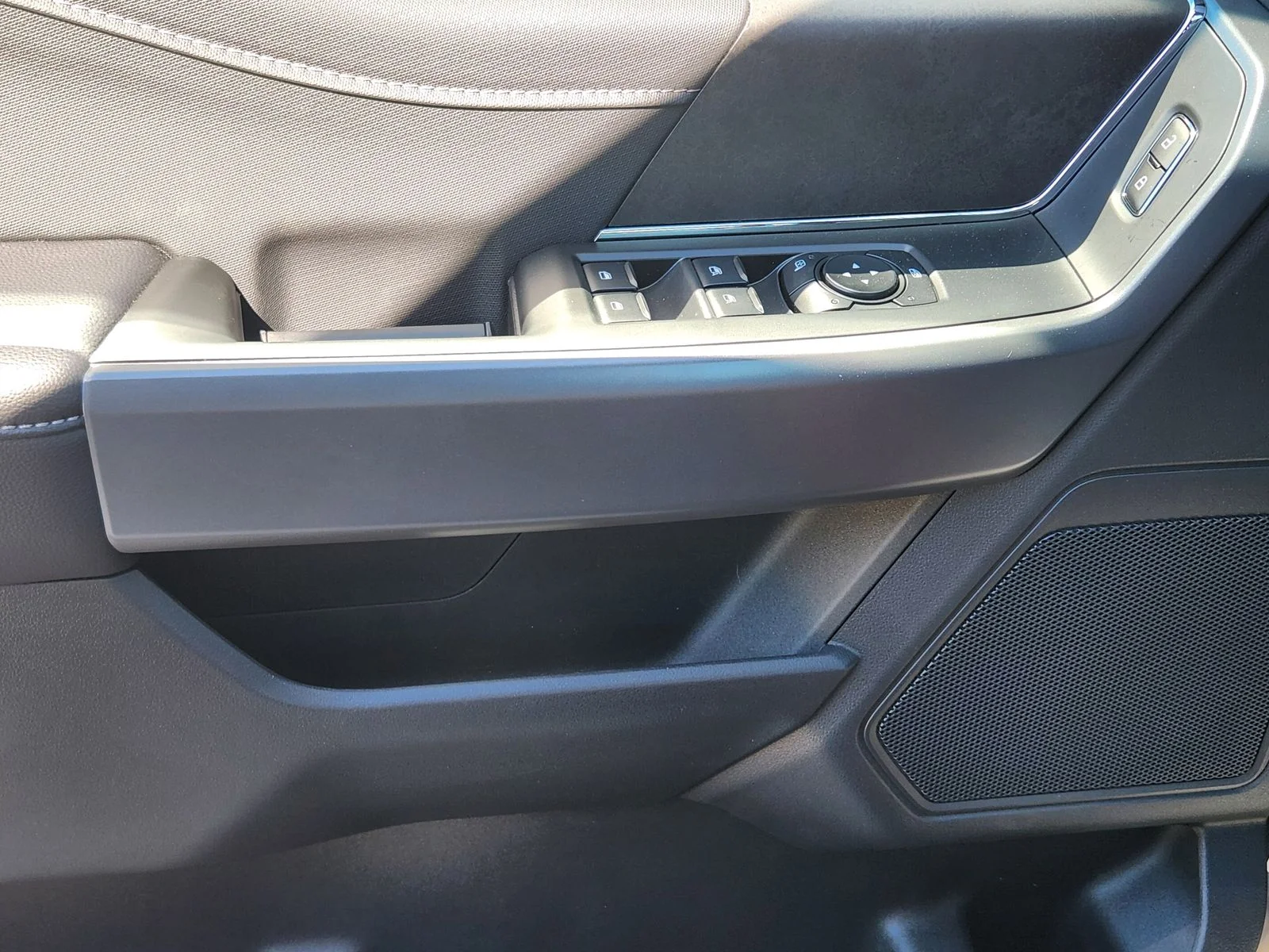 New 2026 Oxford White Ford XLT image 17