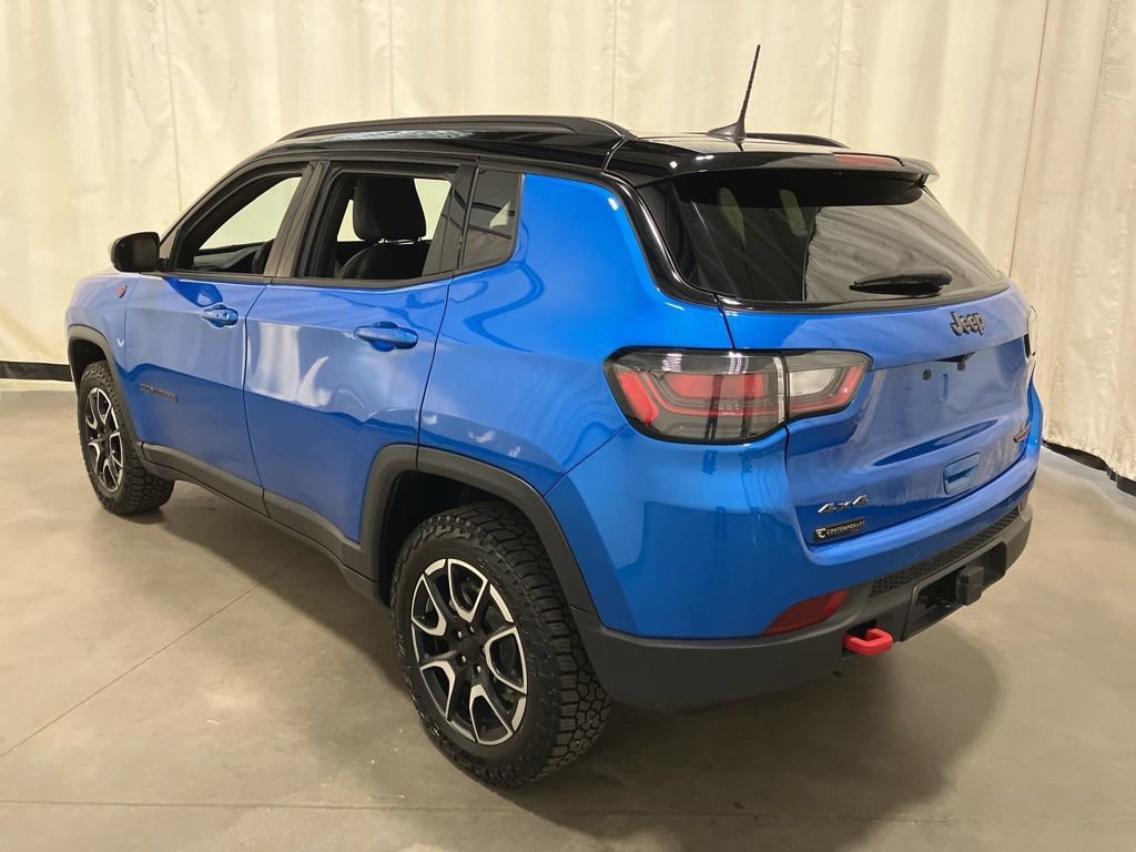 Used 2024 Hydro Blue Pearlcoat Jeep Trailhawk image 23