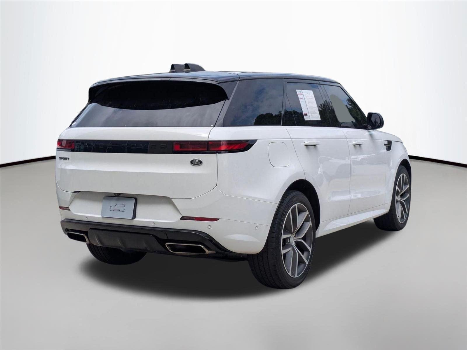 Used 2023 Fuji White Land Rover SE Dynamic image 5