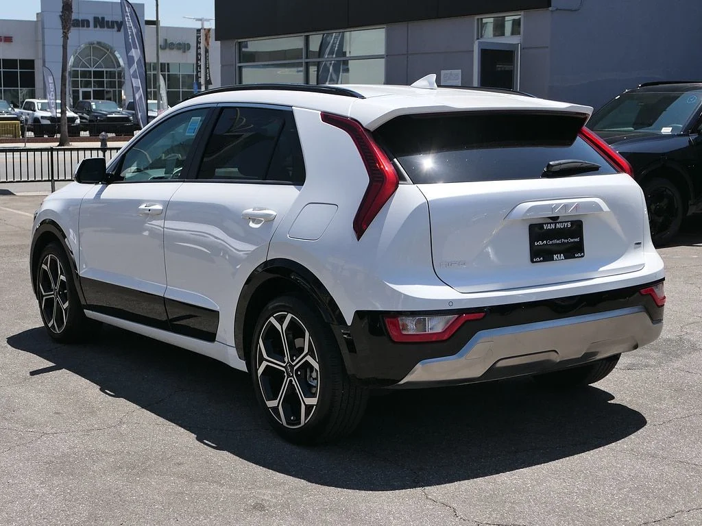 Used 2024 White Kia EX Touring image 6