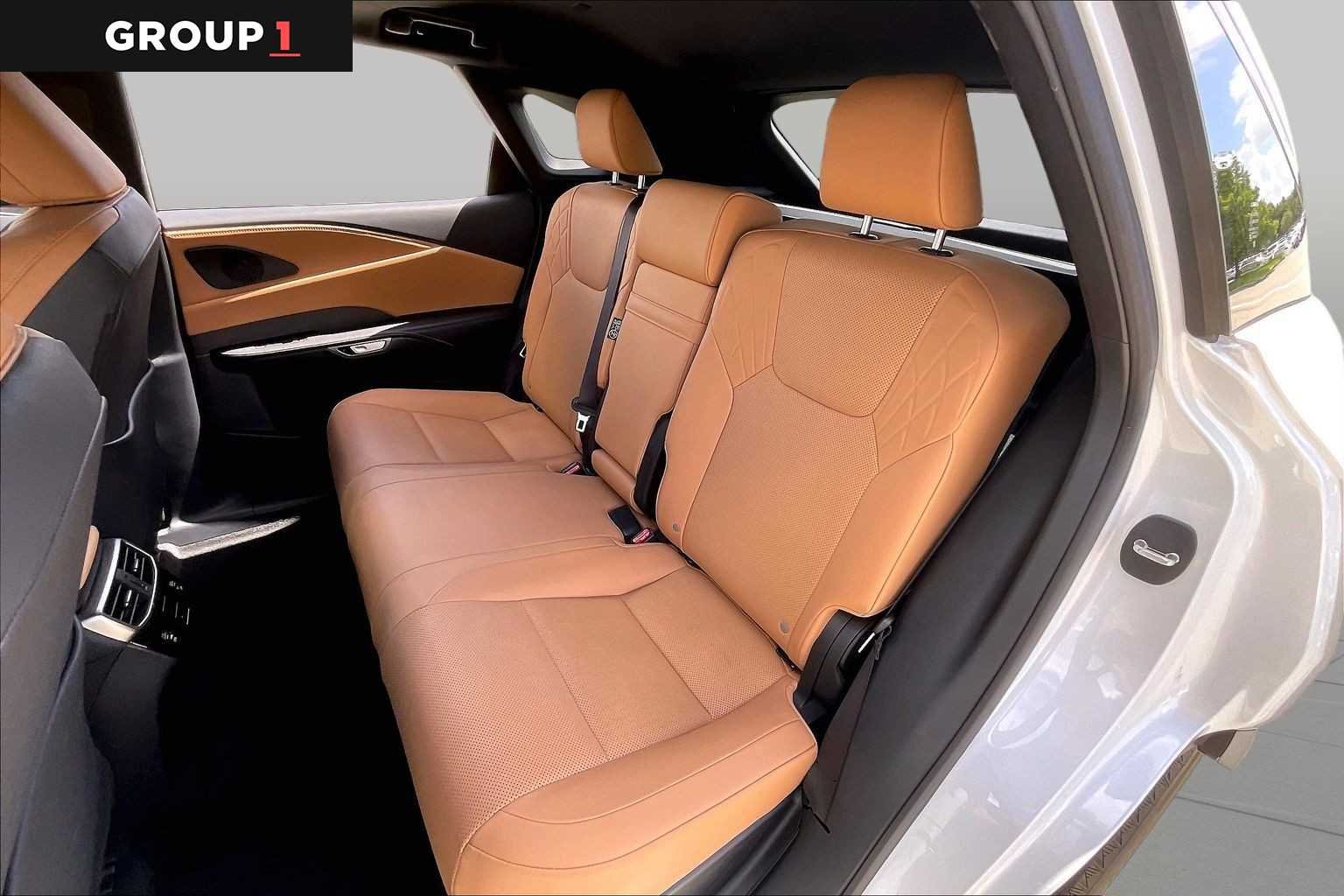 Used 2024 Eminent White Pearl Lexus Premium image 18