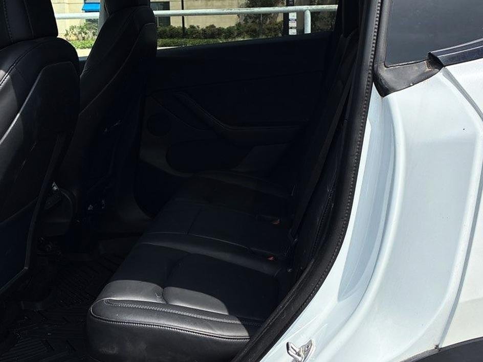 Used 2021 White Tesla Long Range image 10