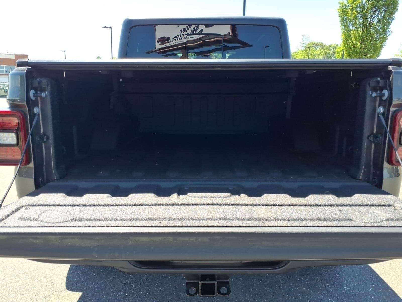 Used 2025 Granite Crystal Metallic Clearcoat Jeep Mojave image 34