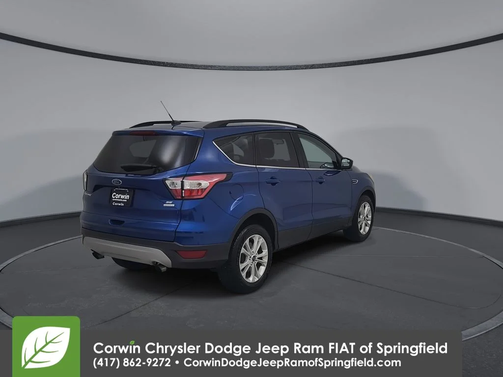 Used 2018 Blue Ford SE image 14