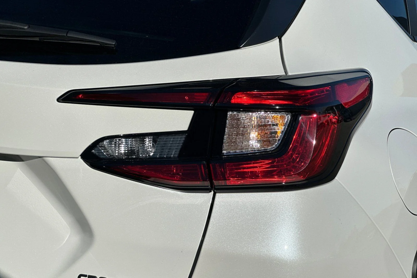 New 2026 CRYSTAL WHITE PEARL Subaru Premium image 32