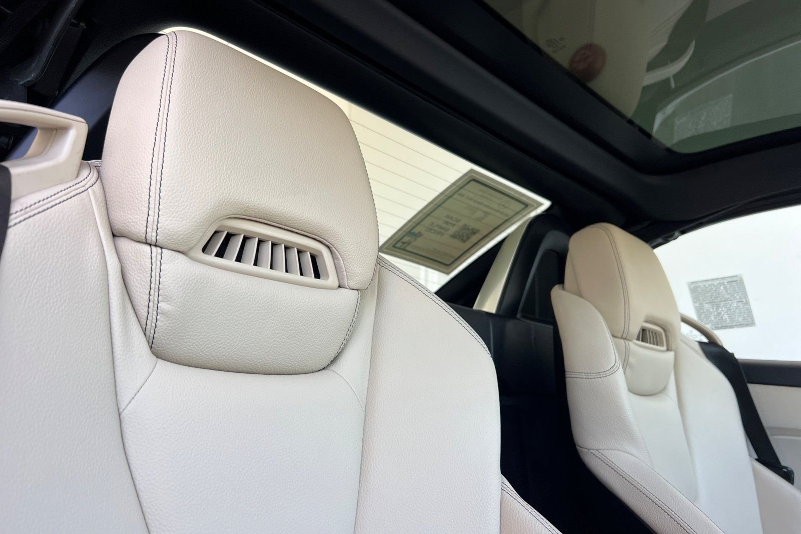Used 2018  Mercedes-Benz 300 image 17