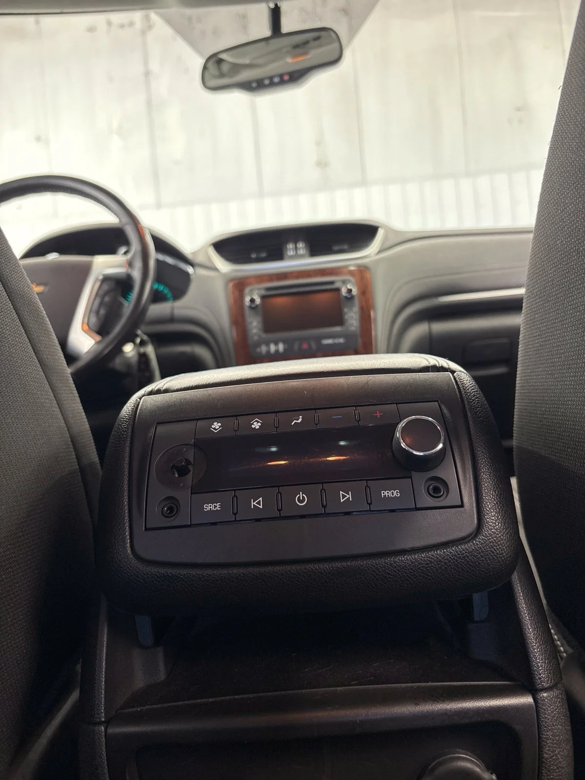 Used 2014 White Chevrolet 2LT image 17
