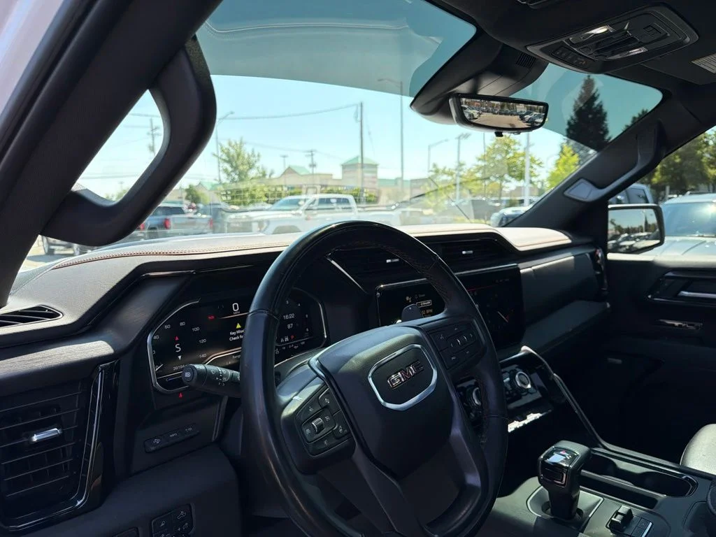 Used 2025 White GMC AT4 image 13