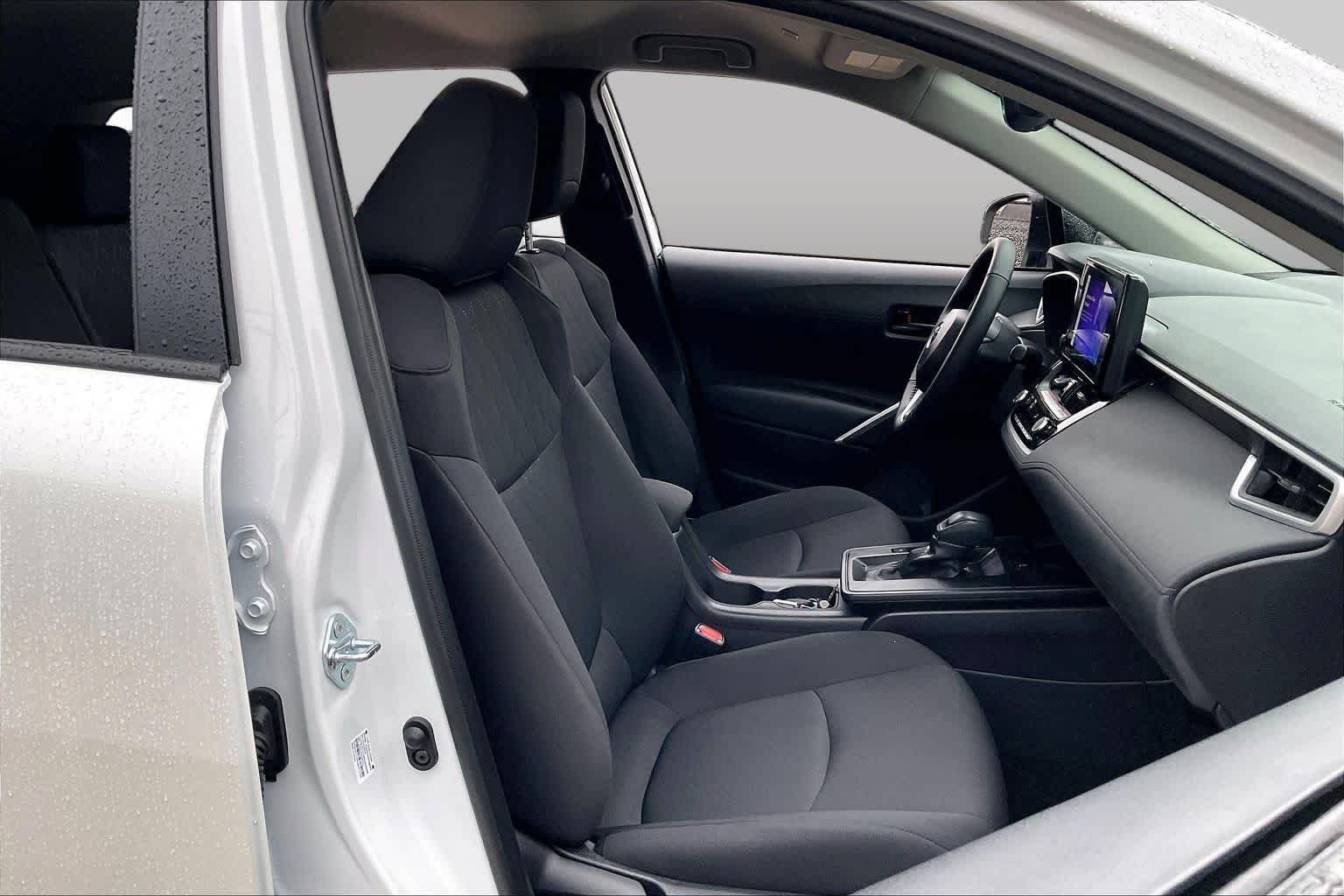 Used 2026 Wind Chill Pearl Toyota LE image 9