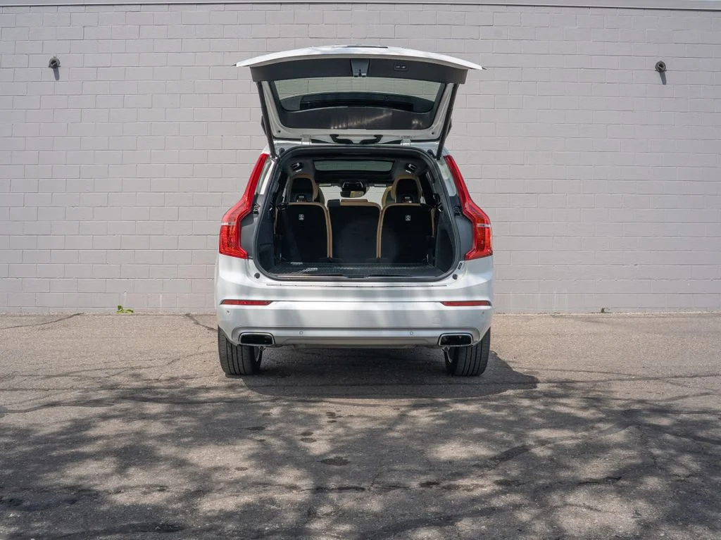 Used 2018 White Volvo T6 Momentum image 14