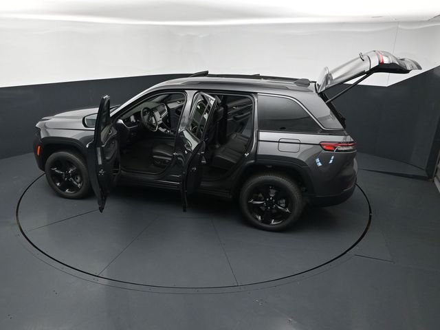 New 2026 Baltic Gray Metallic Clear-Coat Exterior Paint Jeep Limited image 27