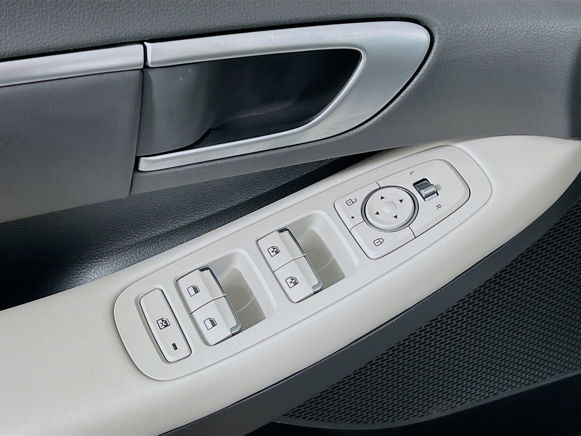 2025 Hyundai Sonata SEL - Photo 9