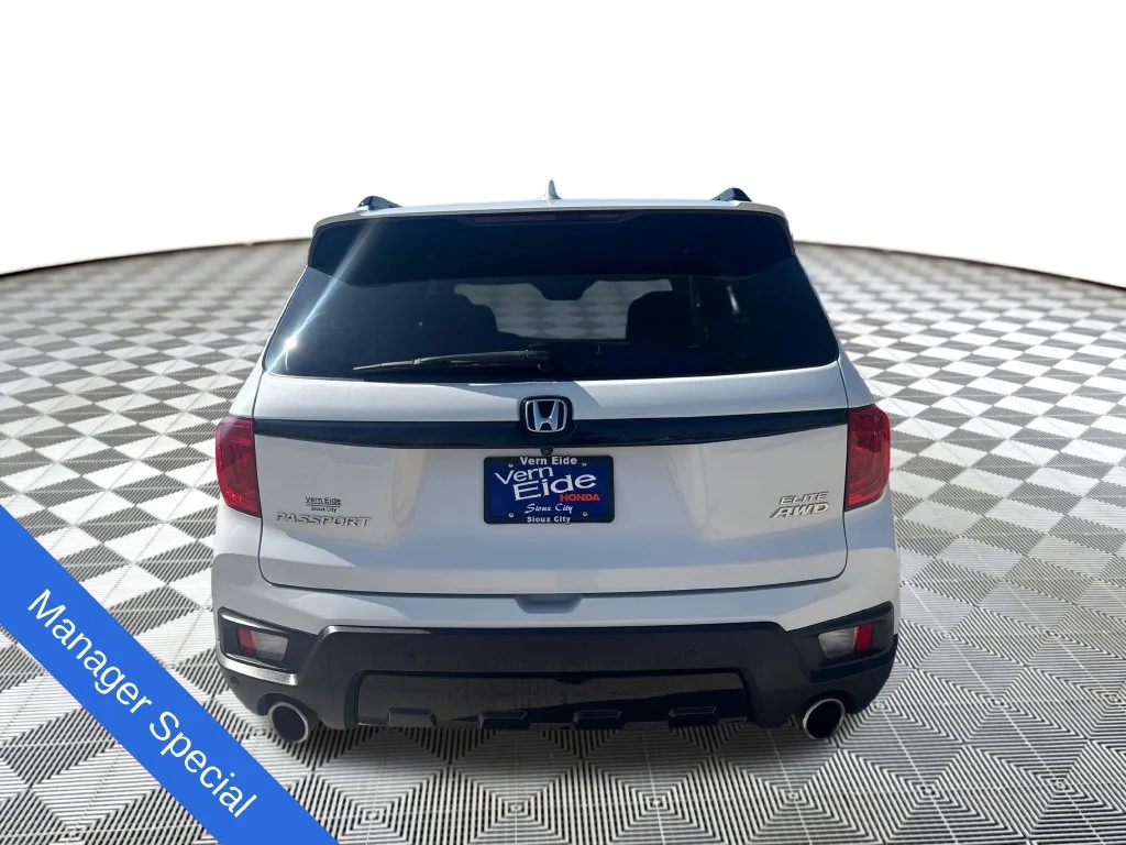 Certified Used 2022 Platinum White Pearl Honda Elite image 4