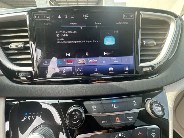 Used 2022 White Chrysler Touring L image 18