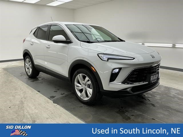 Used 2026 Summit White Buick Preferred image 3