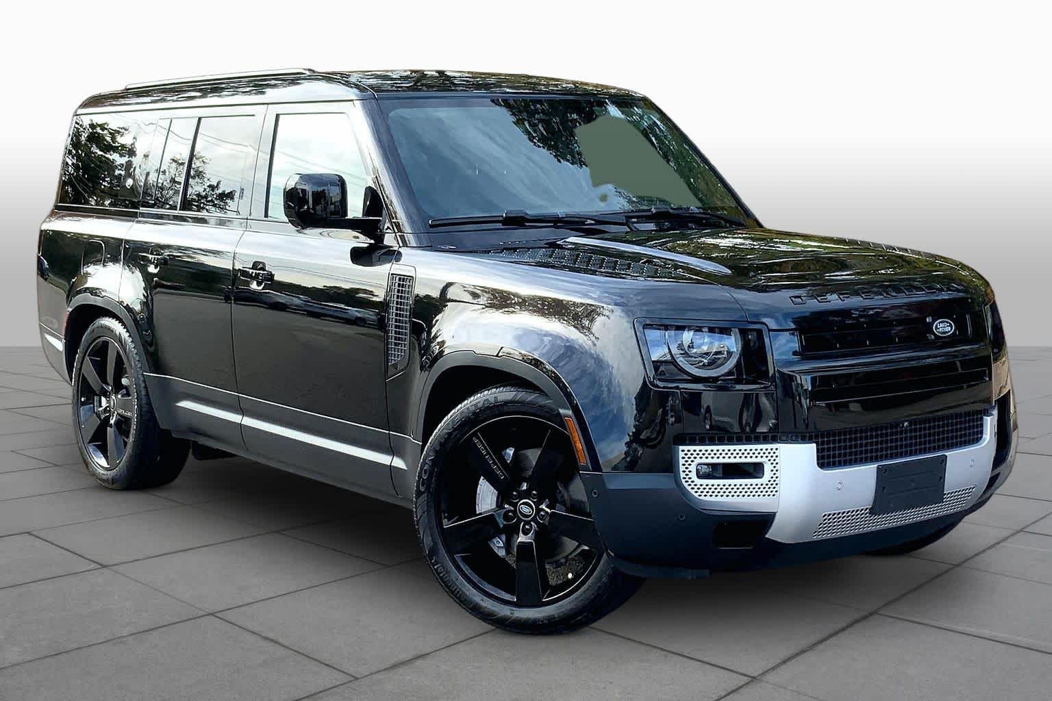 Used 2024 black Land Rover S image 3