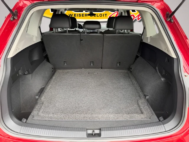 2023 Volkswagen Tiguan SE - Photo 12