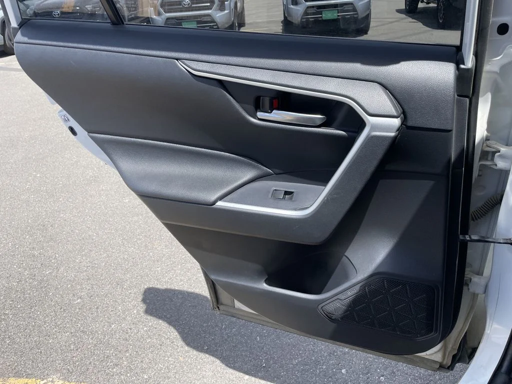 Used 2019 Super White Toyota XLE Premium image 14