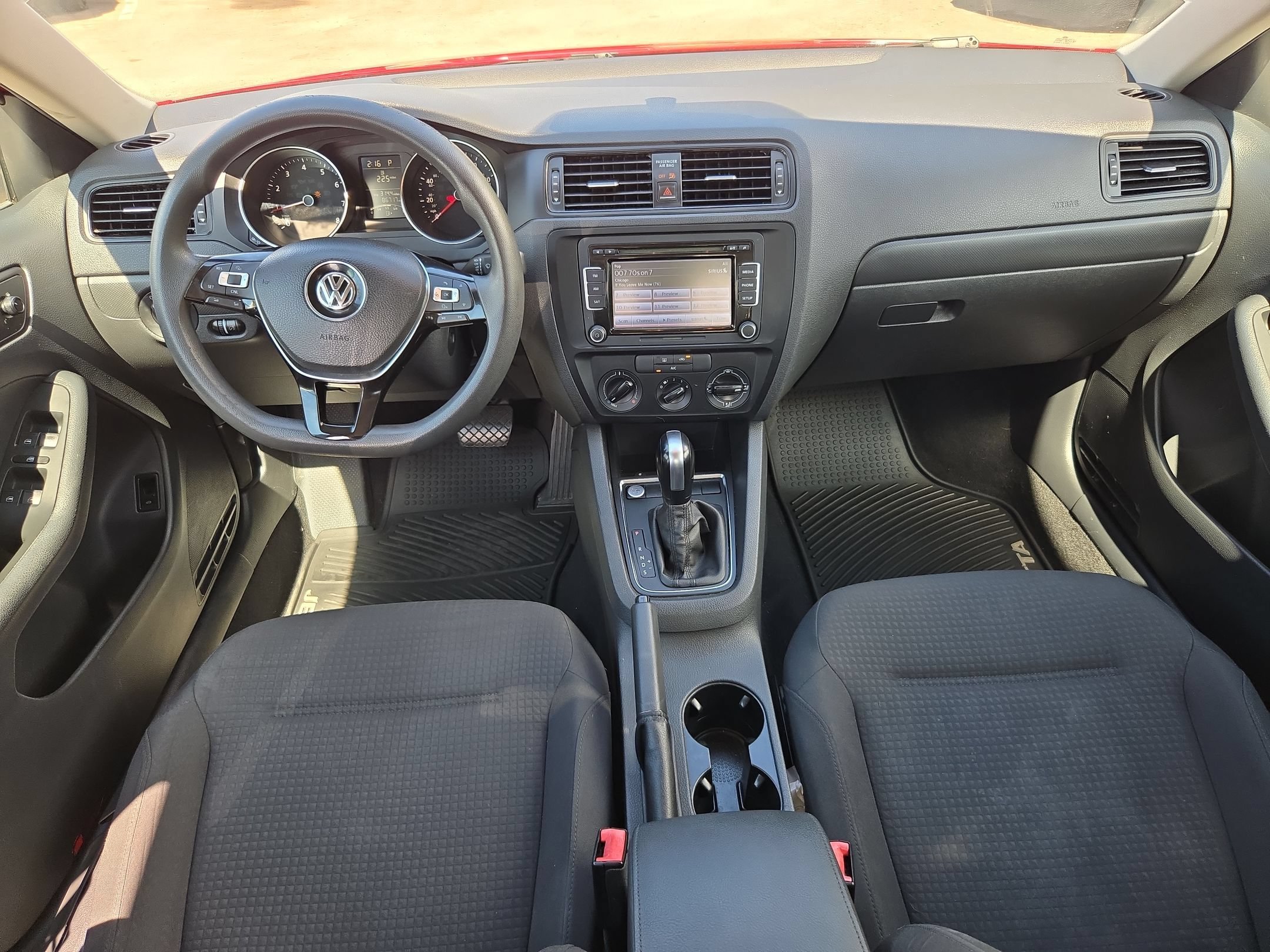 Used 2015  Volkswagen  image 16