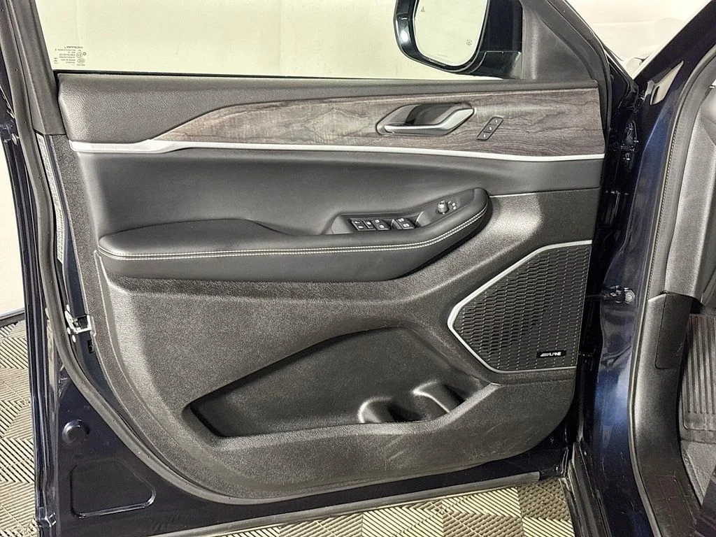 Used 2023 Black Jeep 4xe image 10