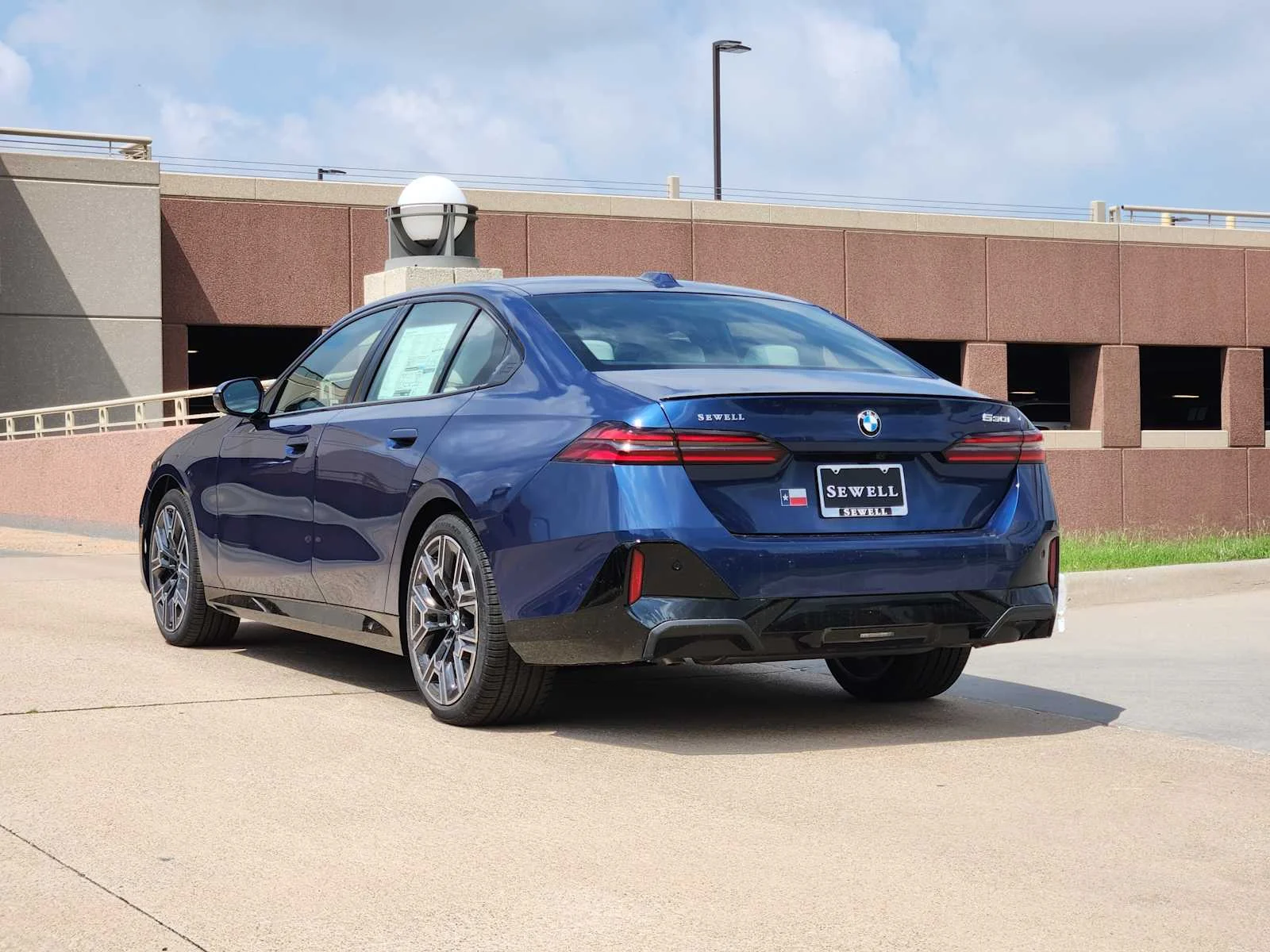 New 2026 Phytonic Blue Metallic BMW 530i image 3