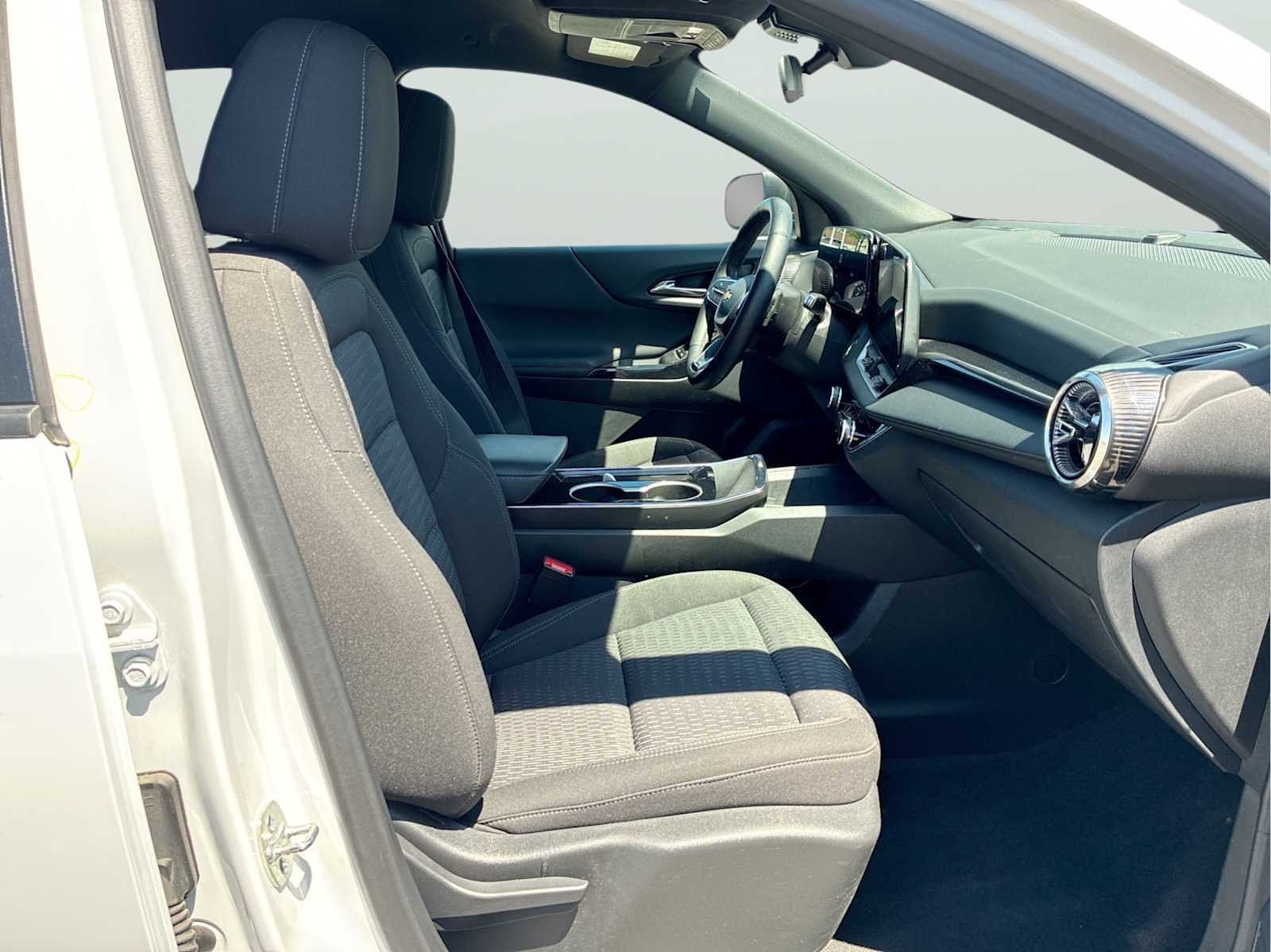 2025 Chevrolet Equinox LT - Photo 30