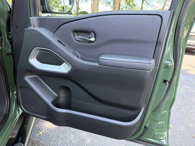 Used 2022 Green Nissan Crew Cab SV 4x2 image 14